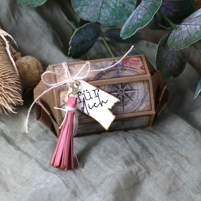 Stanzschablone Anhänger zerrissen