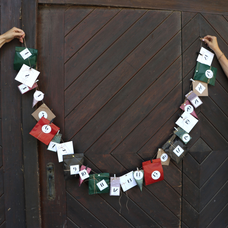 Designpapier Revival Schlagwörter Mundart Weihnachten rot