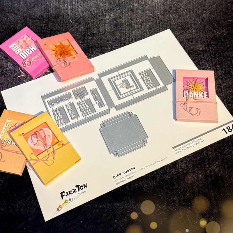 Stanzschablone Box im Kreditkartenformat inkl. Blumen- und Schriftstanzen